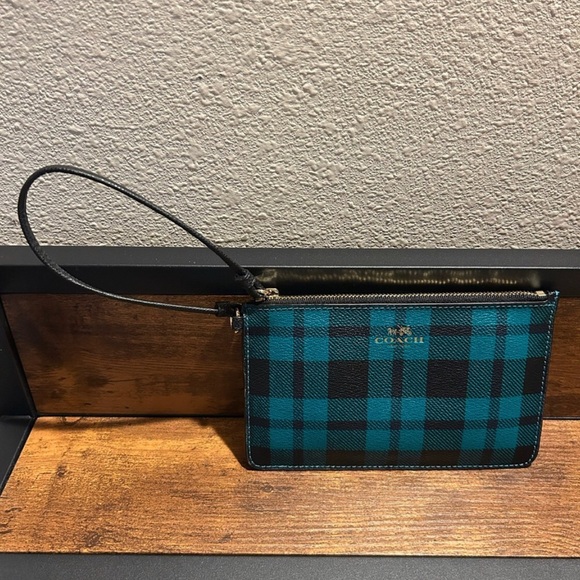 ❤️ Coach Teal and Black Checkered Wristlet - Picture 3 of 8